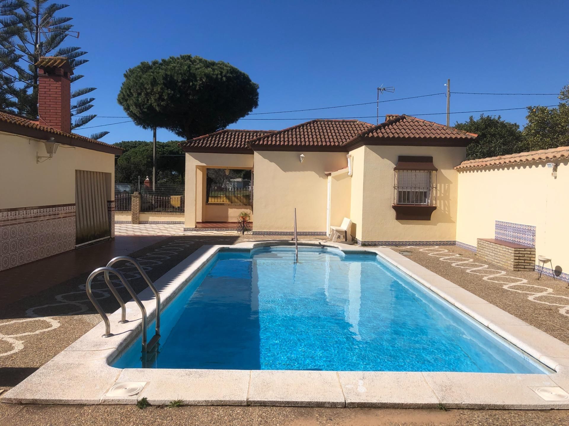 Piscina de Casa o xalet en venda en Chiclana de la Frontera amb Jardí privat, Terrassa i Piscina