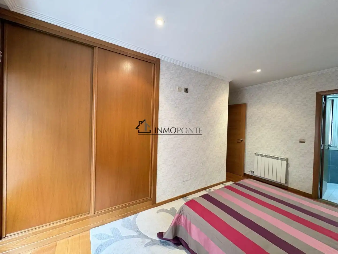 Schlafzimmer von Wohnung zur Miete in Pontevedra Capital  mit Heizung und Möbliert