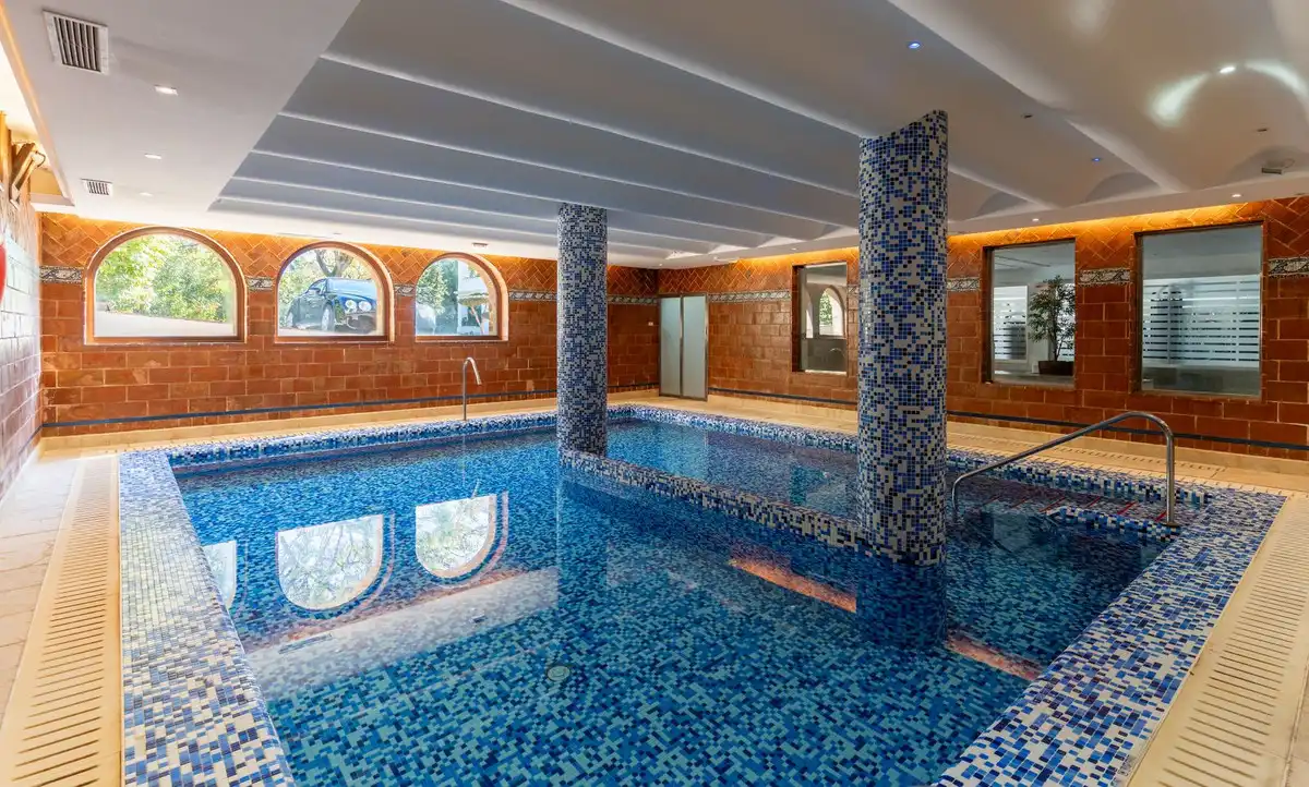 Piscina de Apartamento en venta en Milla de Oro