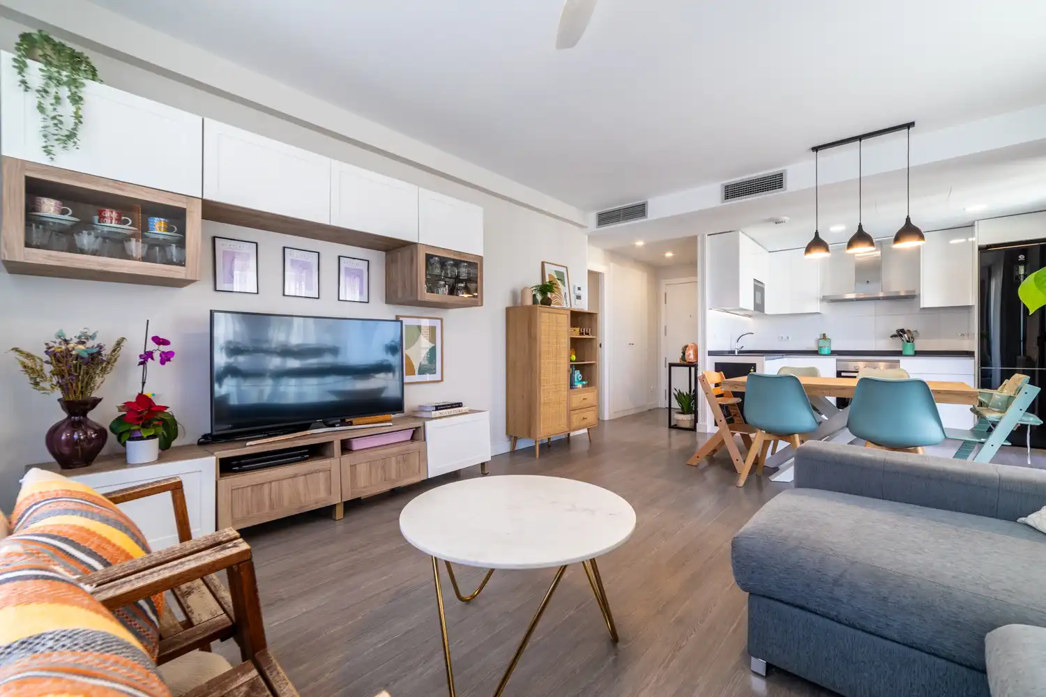 Living room of Flat for sale in Tres Cantos  with Air Conditioner, Heating and Private garden