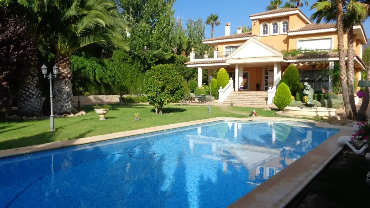 Jardín de Casa o chalet en venta en Petrer con Aire acondicionado, Calefacción y Jardín privado