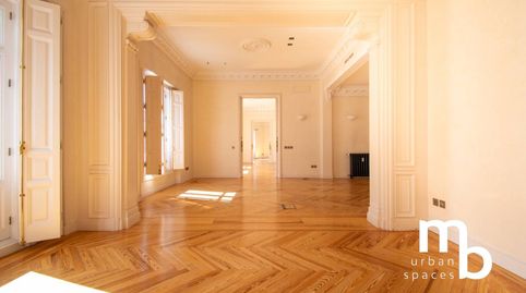 Foto 2 de Piso en venta en Calle Manuel González Longoria, Trafalgar, Madrid Capital