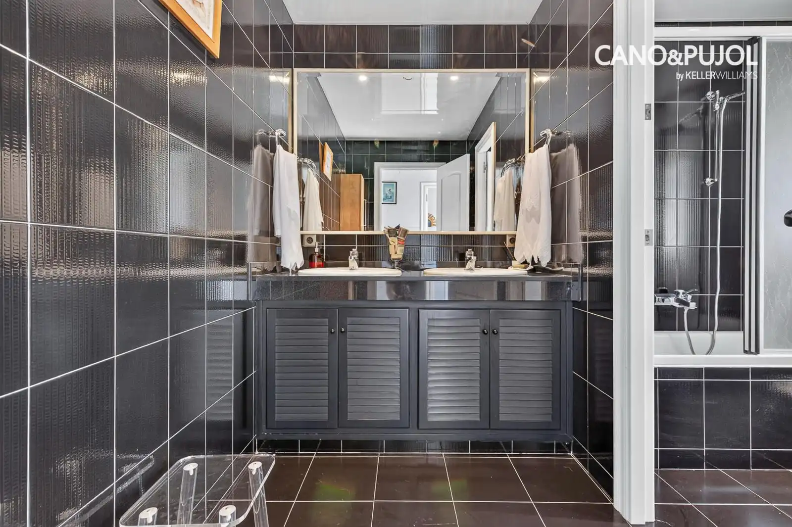 Bathroom of Houses for sale in Ca n'Oriol