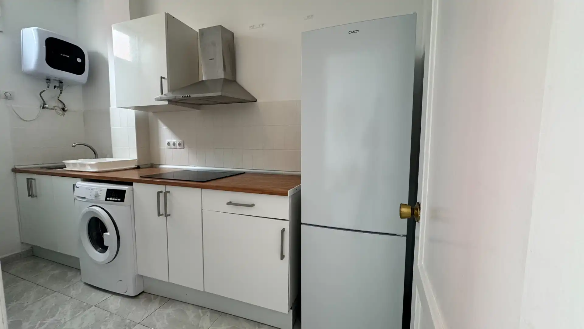 Küche von Wohnung zur untervermieten in Las Palmas de Gran Canaria mit Möbliert, Waschmaschine und Mikrowelle