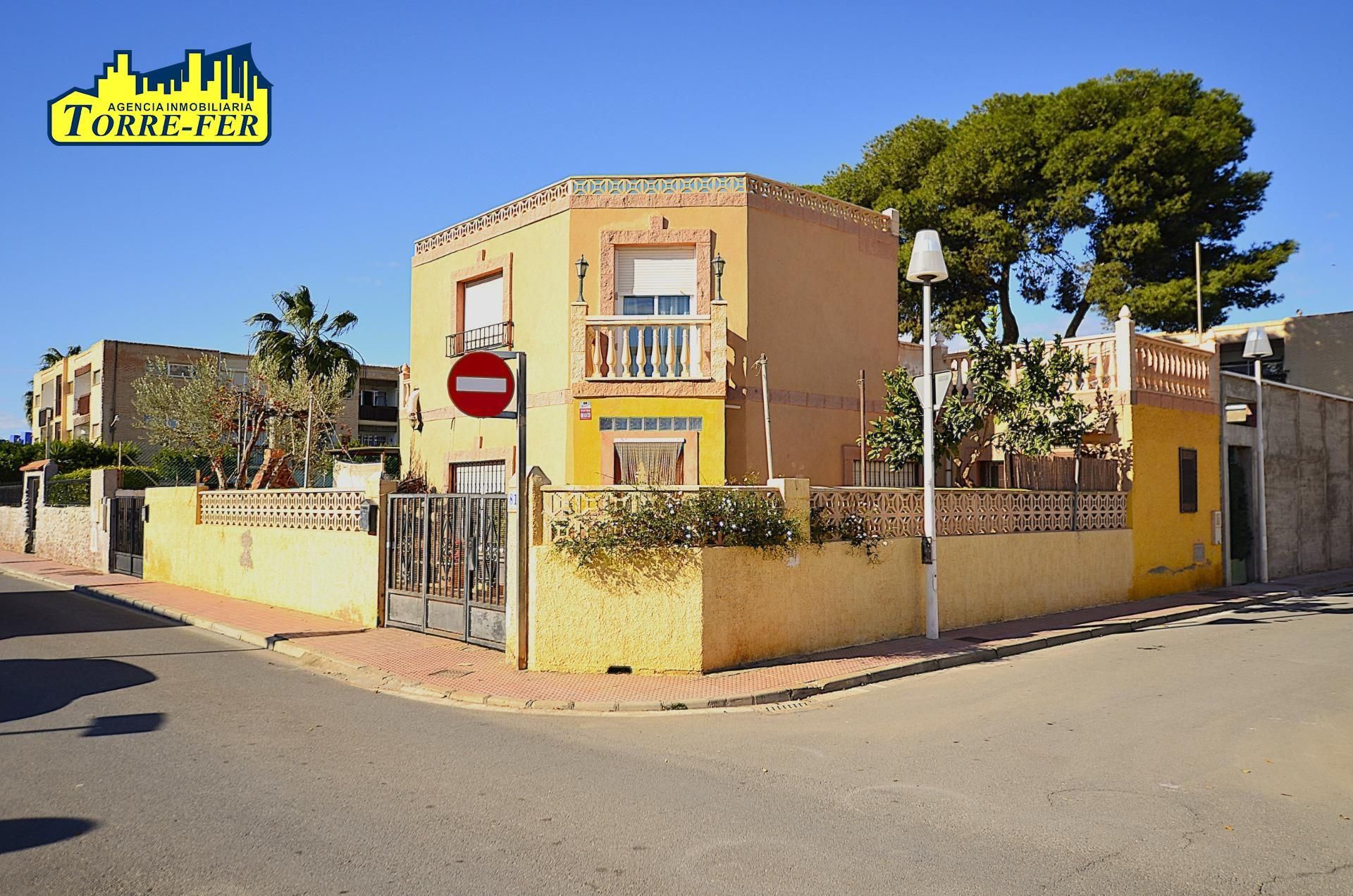 Exterior view of House or chalet for sale in  Almería Capital  with Air Conditioner, Private garden and Terrace