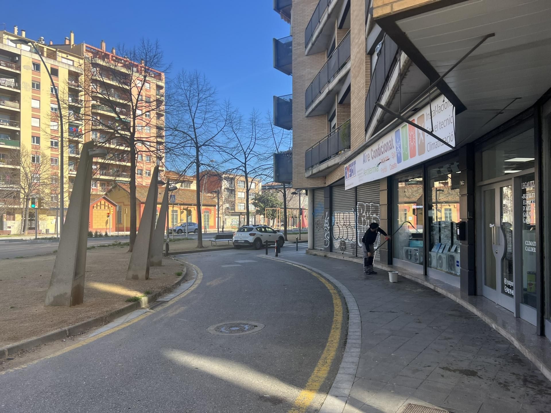 Vista exterior de Garatge en venda en Salt