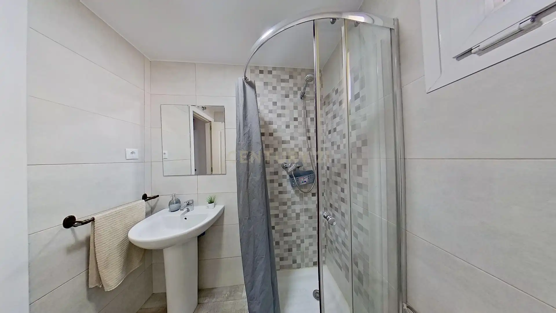Baño de Piso en venta en Benalmádena con Aire acondicionado, Trastero y Horno