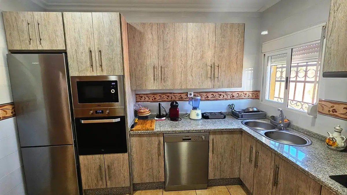 Cuina de Casa o xalet en venda en Cumbres Mayores amb Aire condicionat, Jardí privat i Terrassa