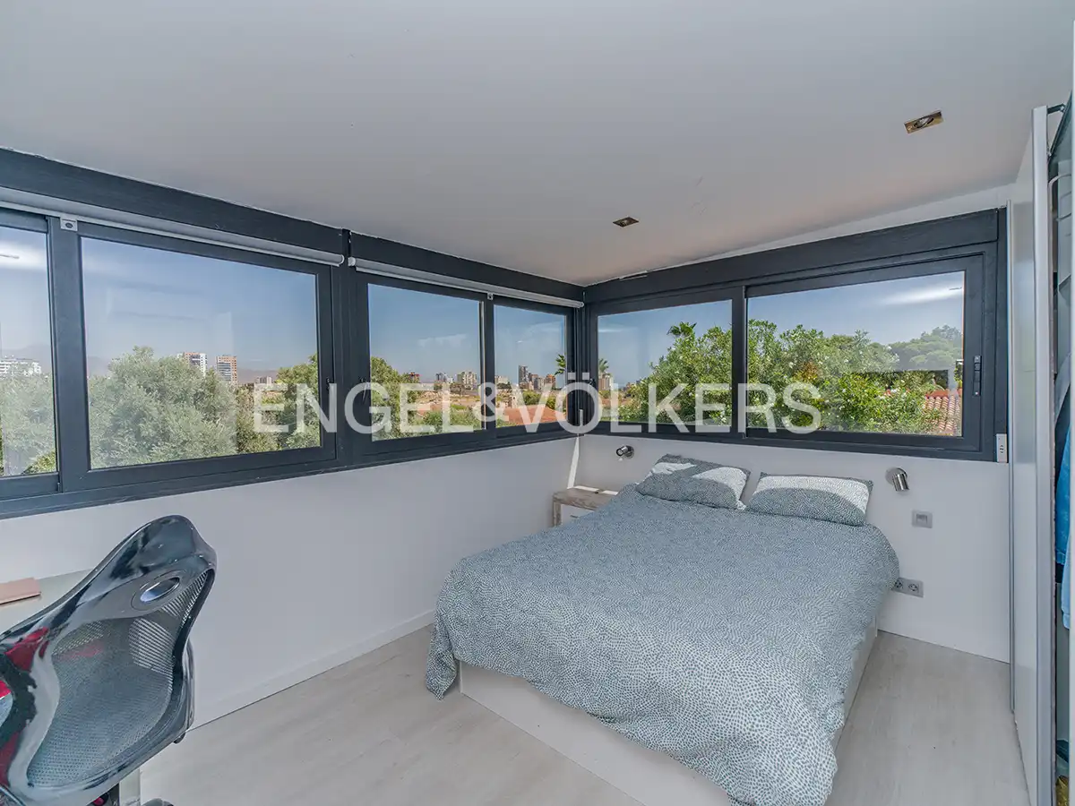 Habitación de Casa o chalet en venta en El Campello con Aire acondicionado, Calefacción y Jardín privado