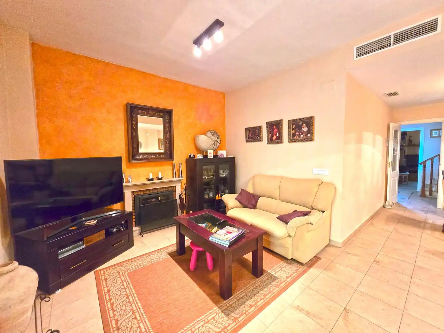 Sala de estar de Casa adosada en venta en Espartinas con Jardín privado, Terraza y Balcón