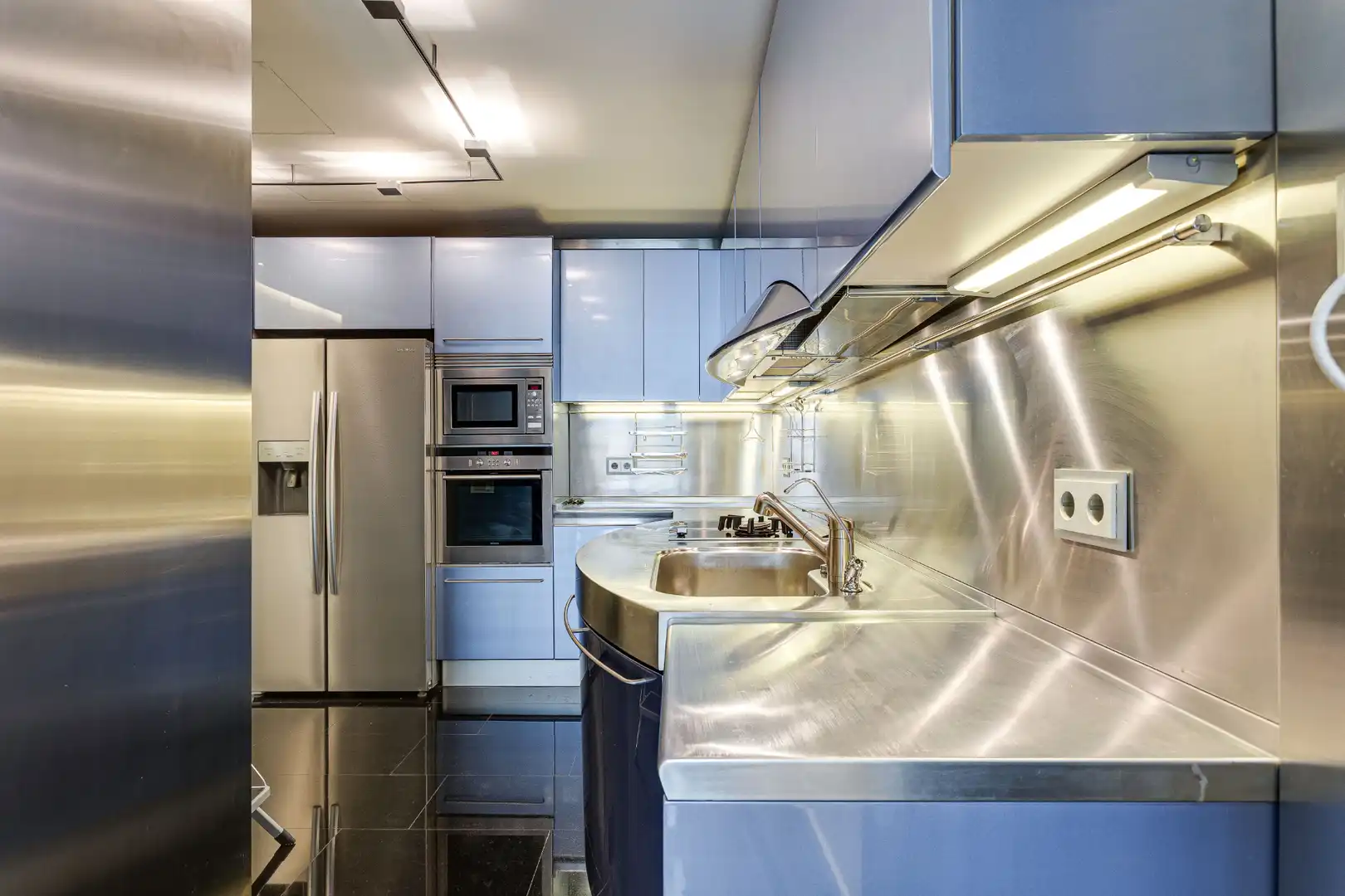 Cocina de Casa adosada en venta en Barcelona con Aire acondicionado, Calefacción y Jardín privado