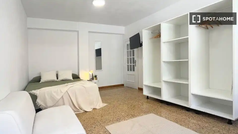 Bedroom of Flat for share in Burjassot  with Air Conditioner, Terrace and Furnished