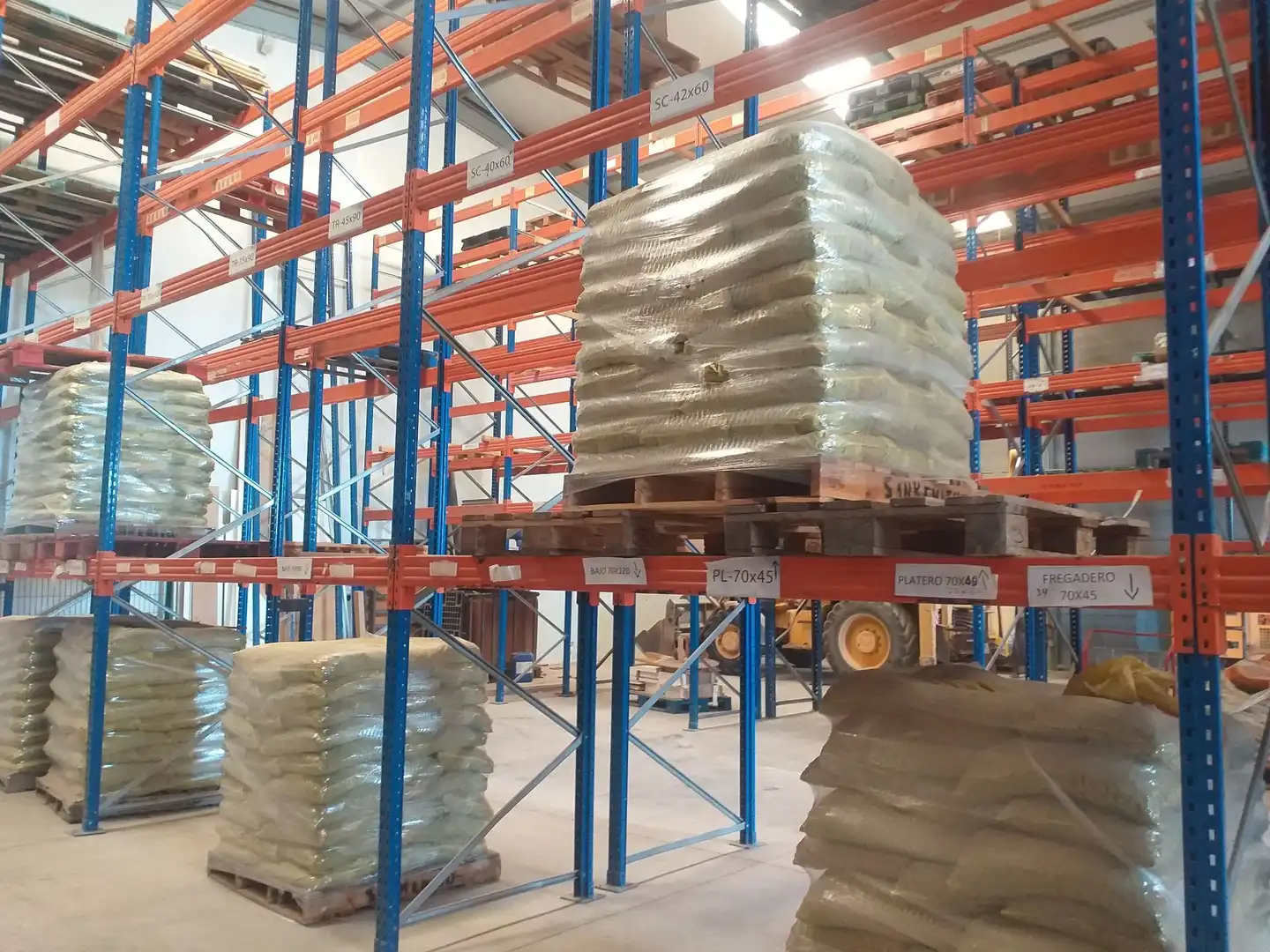 Industrial buildings for rent in Arona
