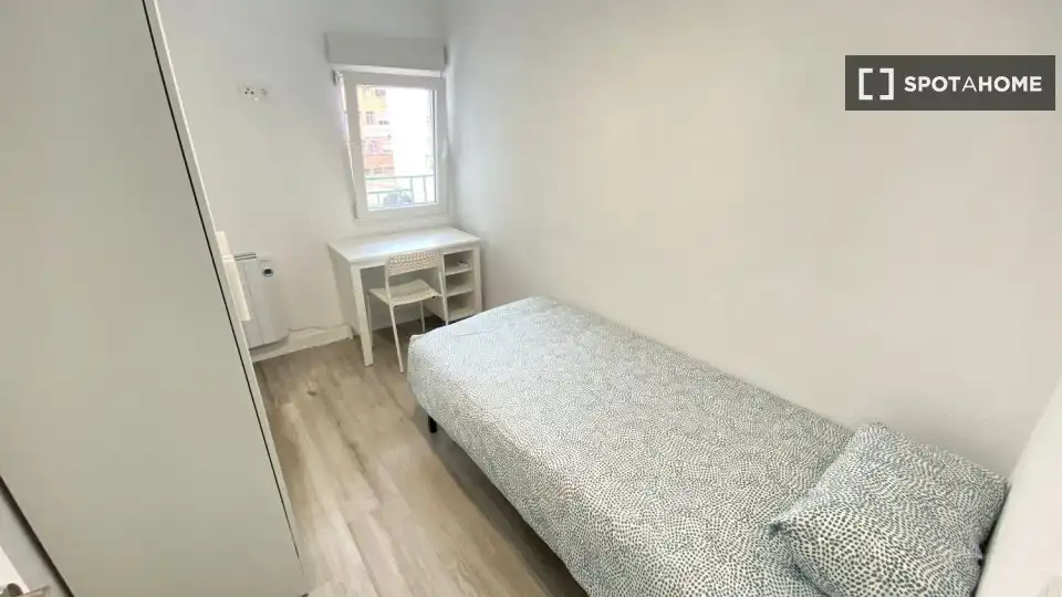 Habitación de Piso de alquiler en Madrid con Aire acondicionado, Calefacción y Amueblado