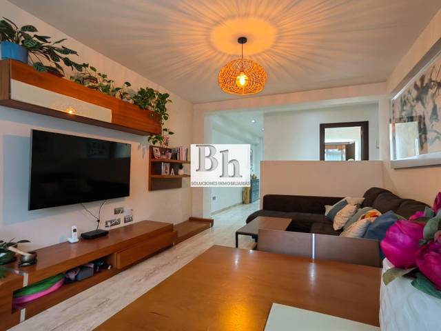 Piso en Venta en Calle Calle Guadiaro, 12, 12 en Girón - Las Delicias