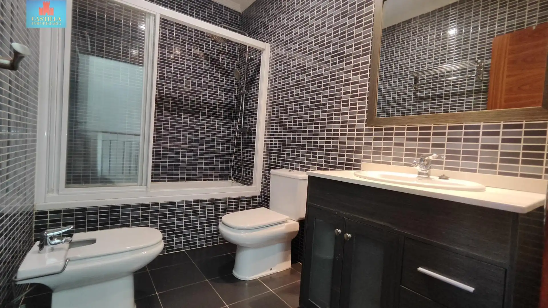 Bathroom of Detached homes for sale in Hervencias