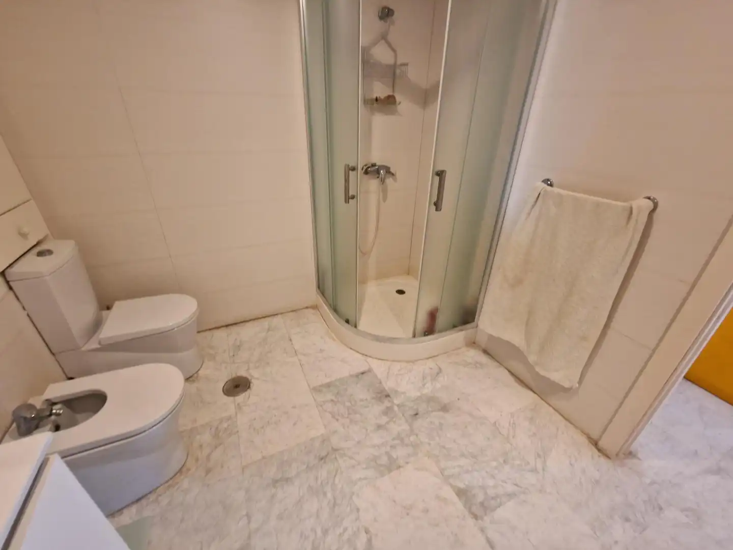 Baño de Piso de alquiler en Águilas con Balcón y Piscina comunitaria