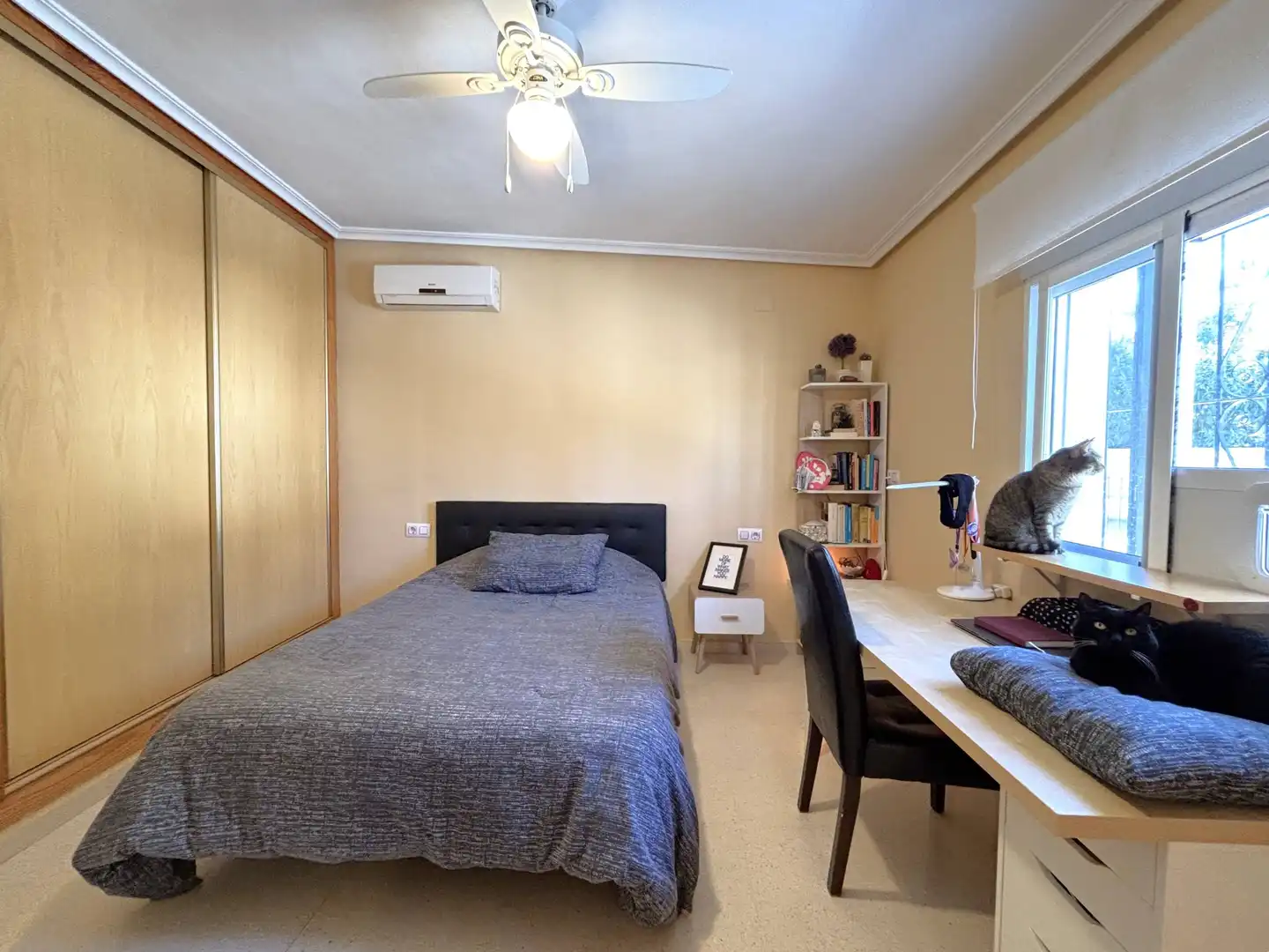 Habitación de Casa o chalet en venta en Alicante / Alacant con Aire acondicionado, Jardín privado y Trastero
