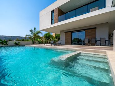 Villa mit Pool zum Verkauf in Garbinet - Vistahermosa