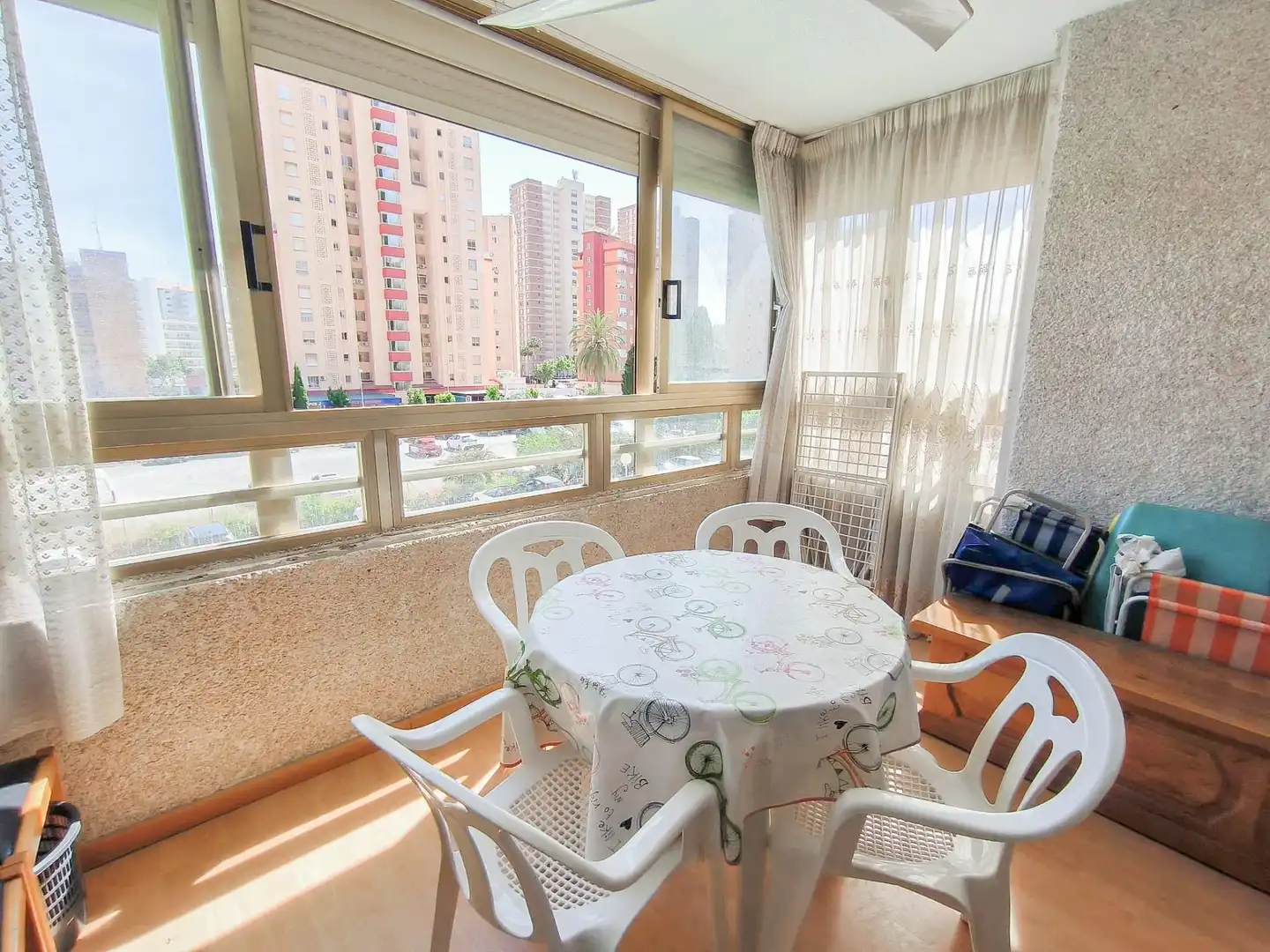 Terrassa de Apartament en venda en Benidorm amb Aire condicionat, Jardí privat i Moblat