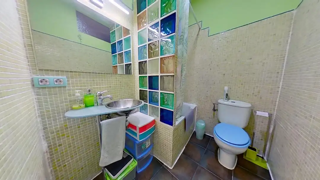 Bathroom of Apartments for rent in Madrid  with Air Conditioner and Heating
