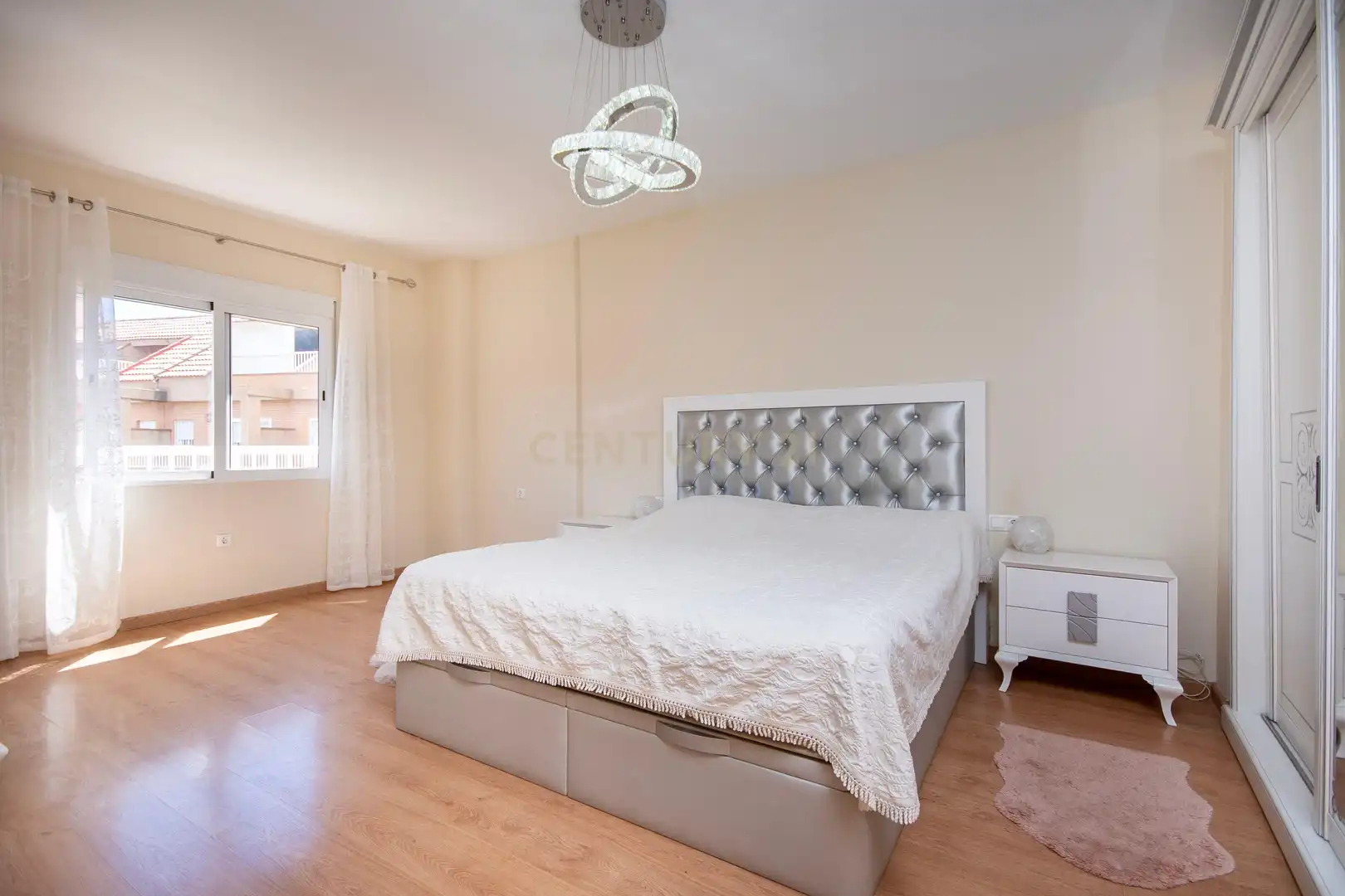 Habitación de Casa adosada en venta en Alicante / Alacant con Aire acondicionado, Balcón y Piscina comunitaria