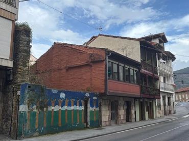 Casa amb jardí en venda a Calle DEL COMERCIO