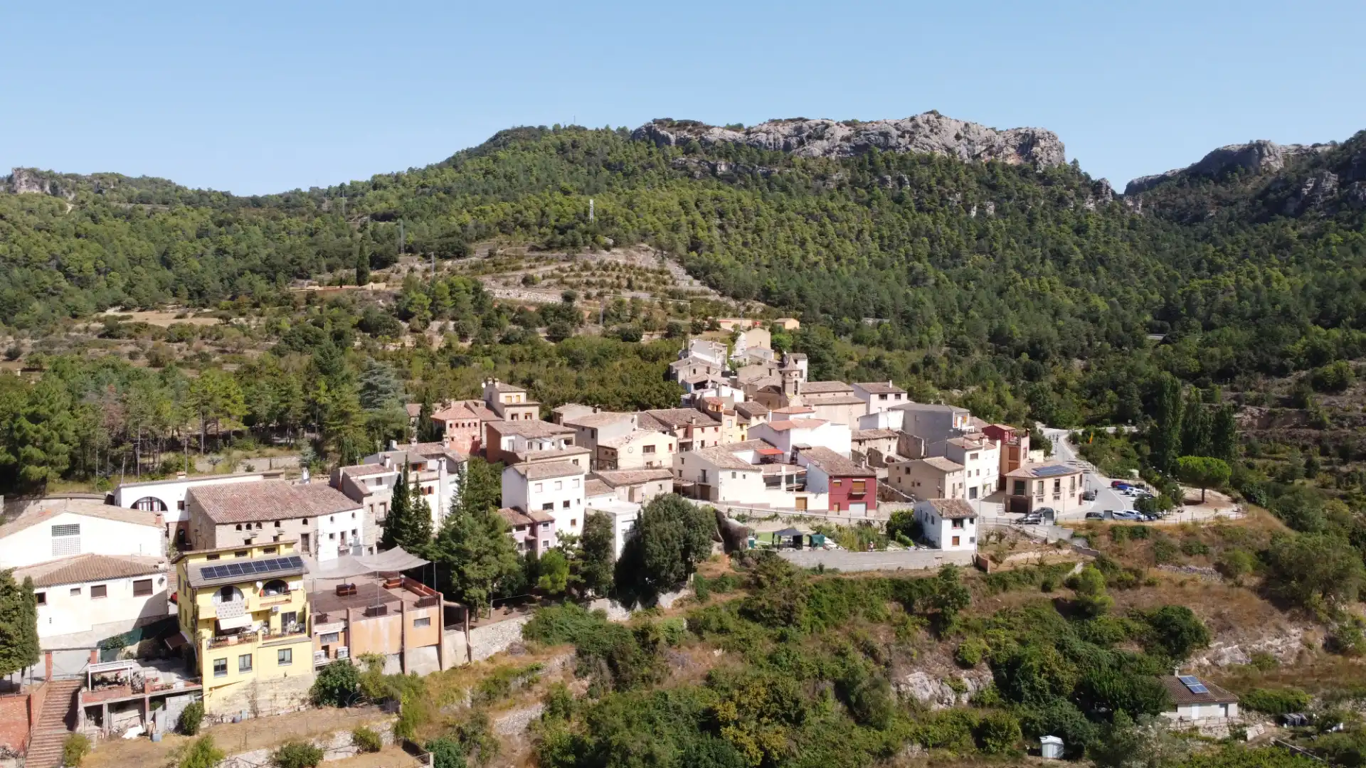 Vista exterior de Àtic en venda en La Febró amb Calefacció, Terrassa i Forn