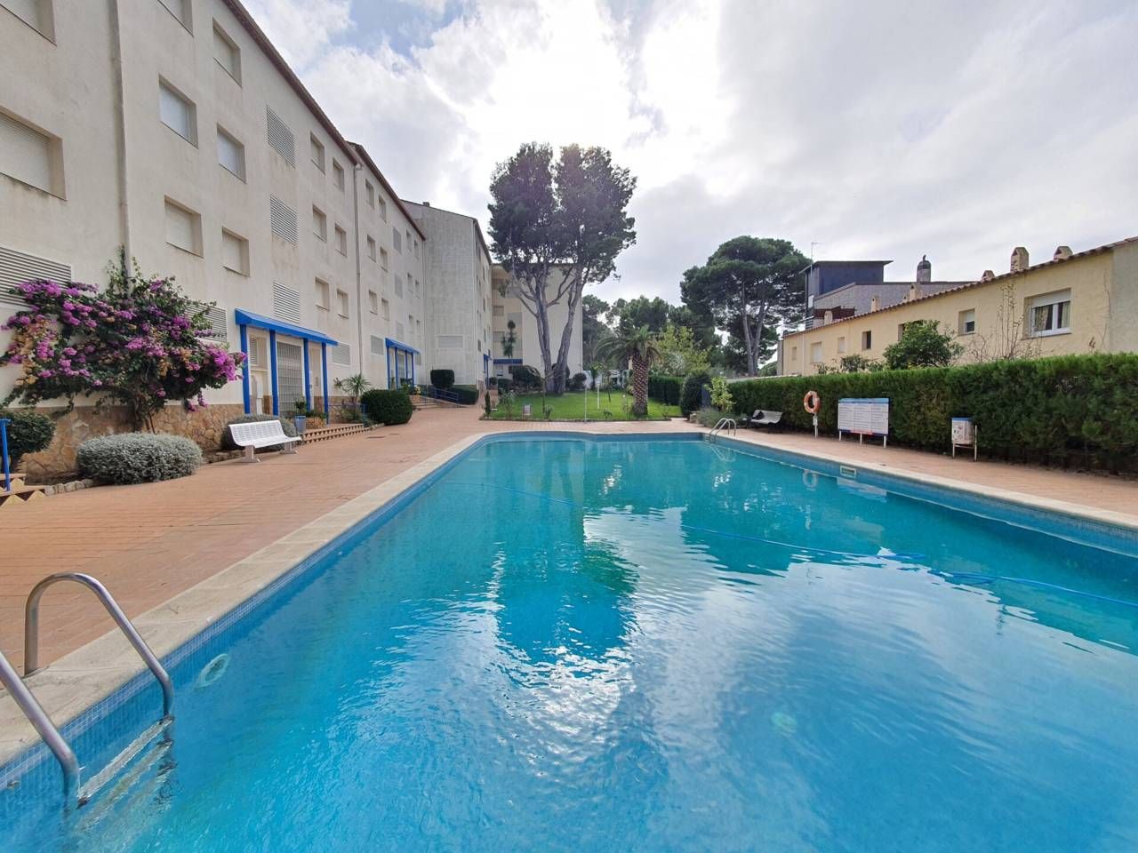 Swimming pool of Flat for sale in L'Escala  with Private garden, Swimming Pool and Community pool
