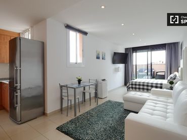 Appartamento con balcone in affitto a Eixample