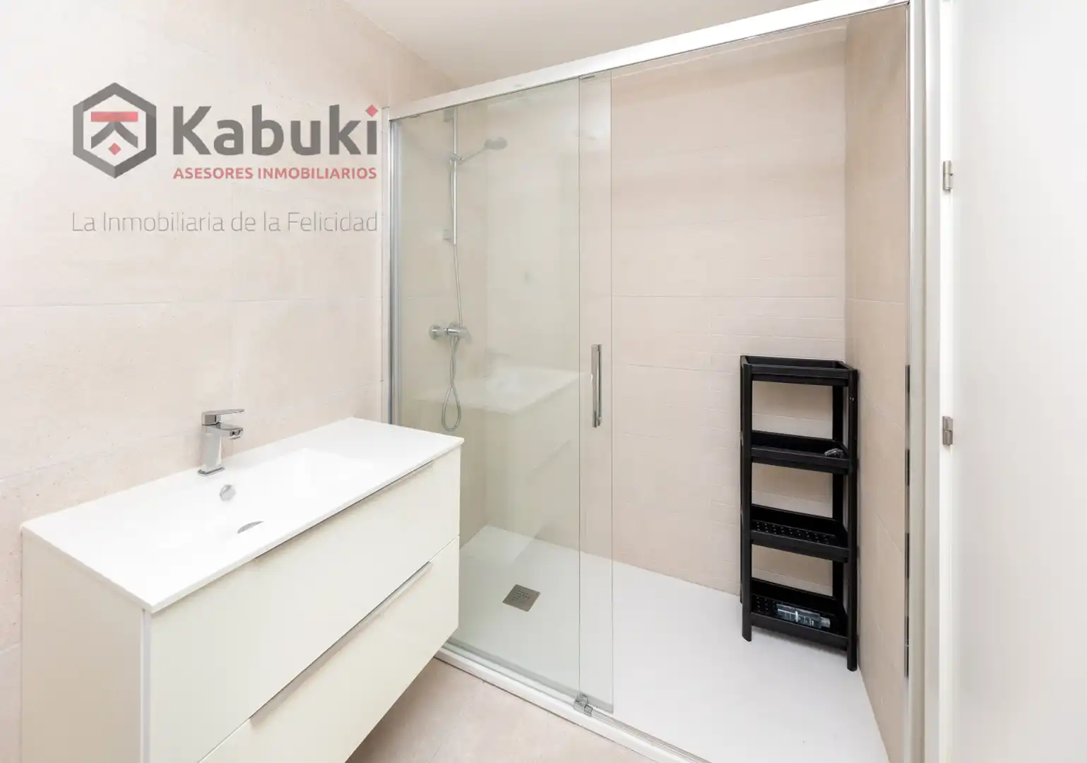 Bathroom of Flat for sale in Granada  with Private garden, Terrace and Storage room