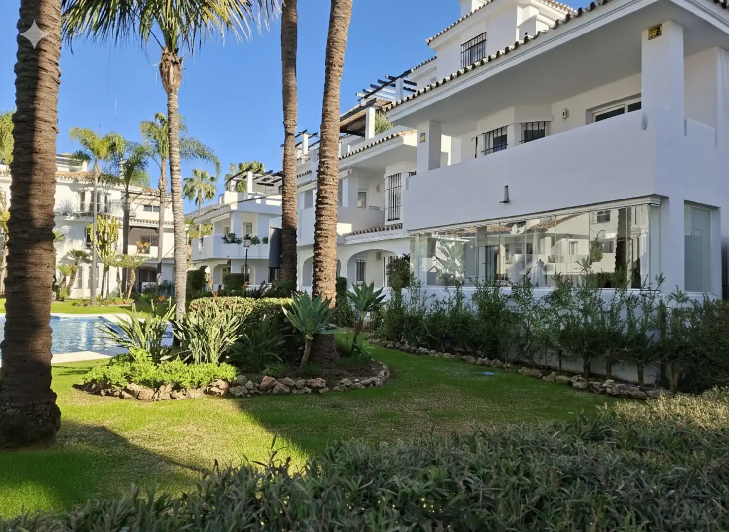 Vista exterior de Apartamento en venta en Marbella con Aire acondicionado, Jardín privado y Alarma