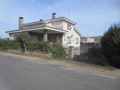 Vista exterior de Casa o xalet en venda en Ciudad Rodrigo amb Jardí privat, Terrassa i Moblat