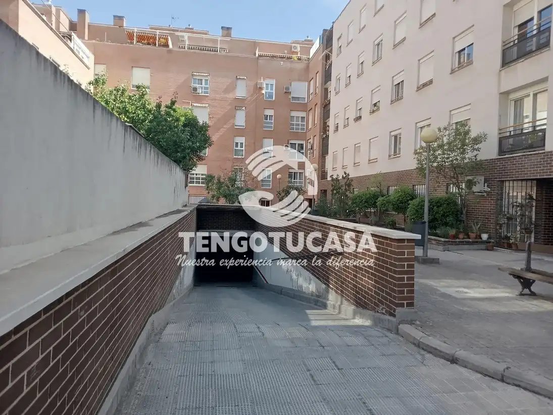 Vista exterior de Garaje de alquiler en Madrid
