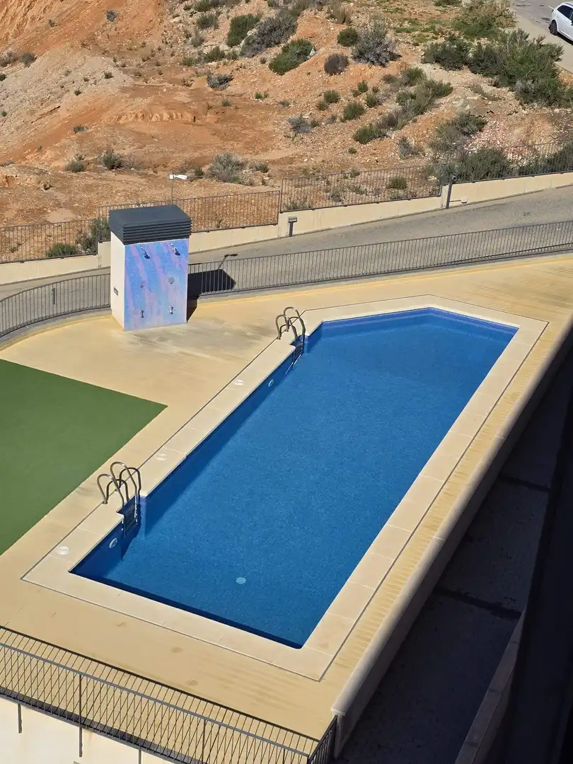 Piscina de Piso en venta en Crevillent con Aire acondicionado, Parquet y Terraza