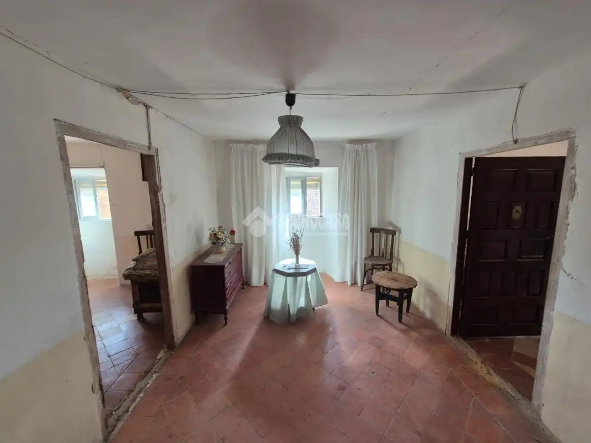 Sala d'estar de Finca rústica en venda en Sigüenza amb Calefacció i Moblat