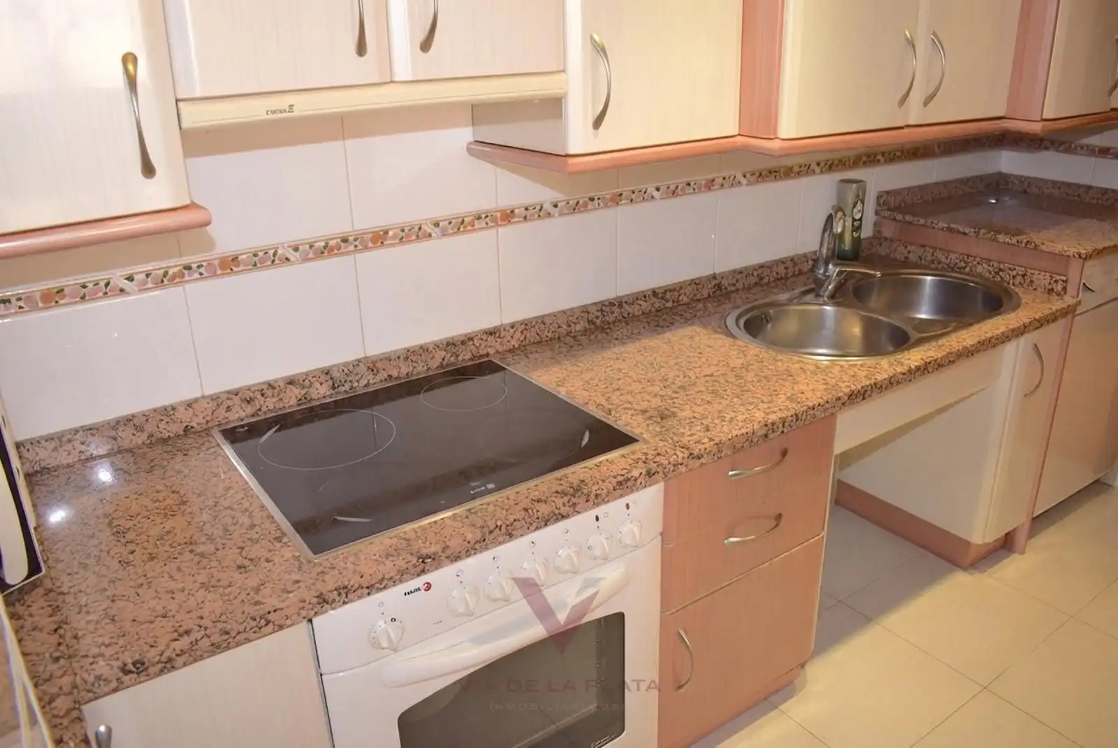 Cuina de Pis en venda en Salamanca amb Calefacció, Terrassa i Forn