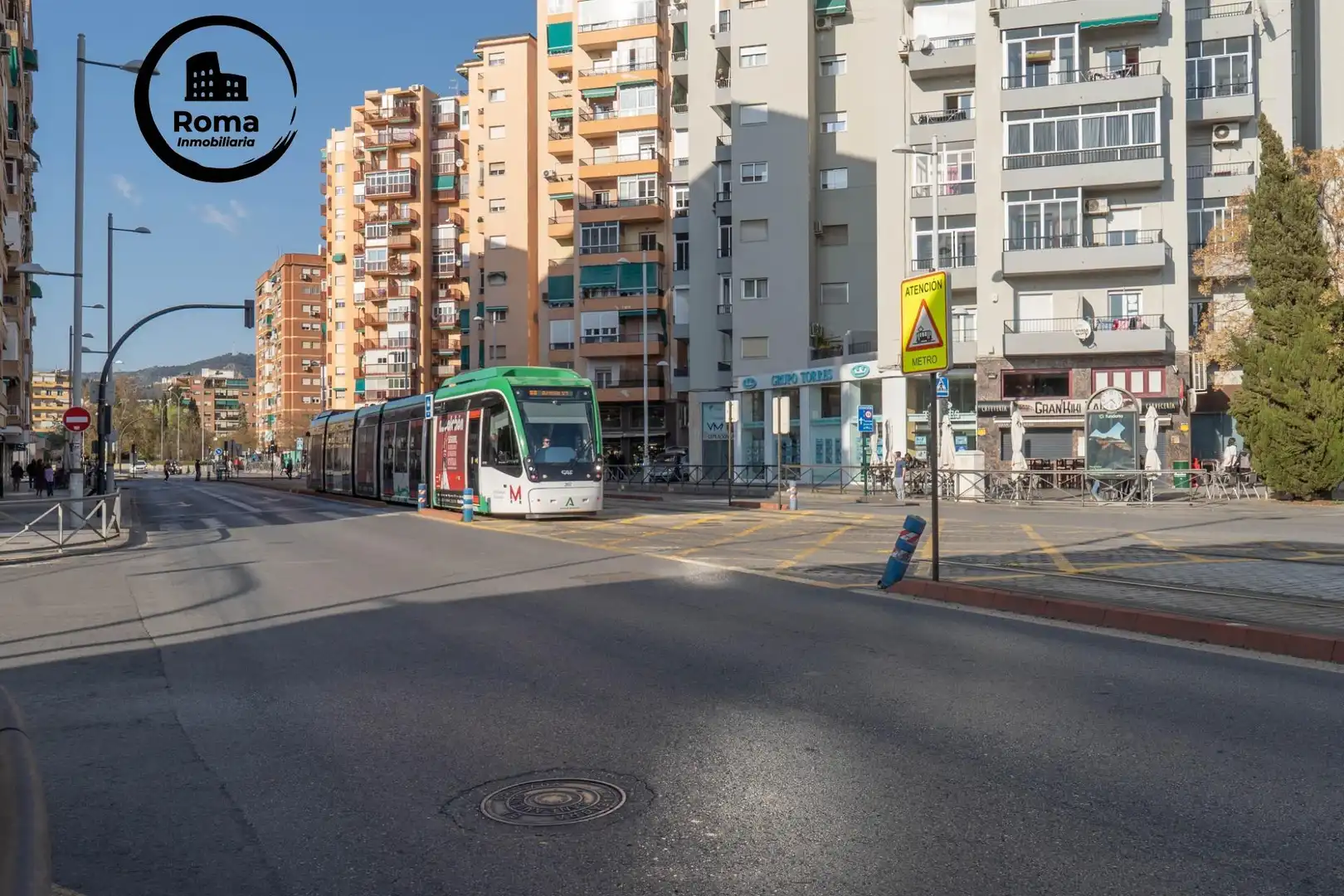 Vista exterior de Pis en venda en Granada amb Aire condicionat i Balcó