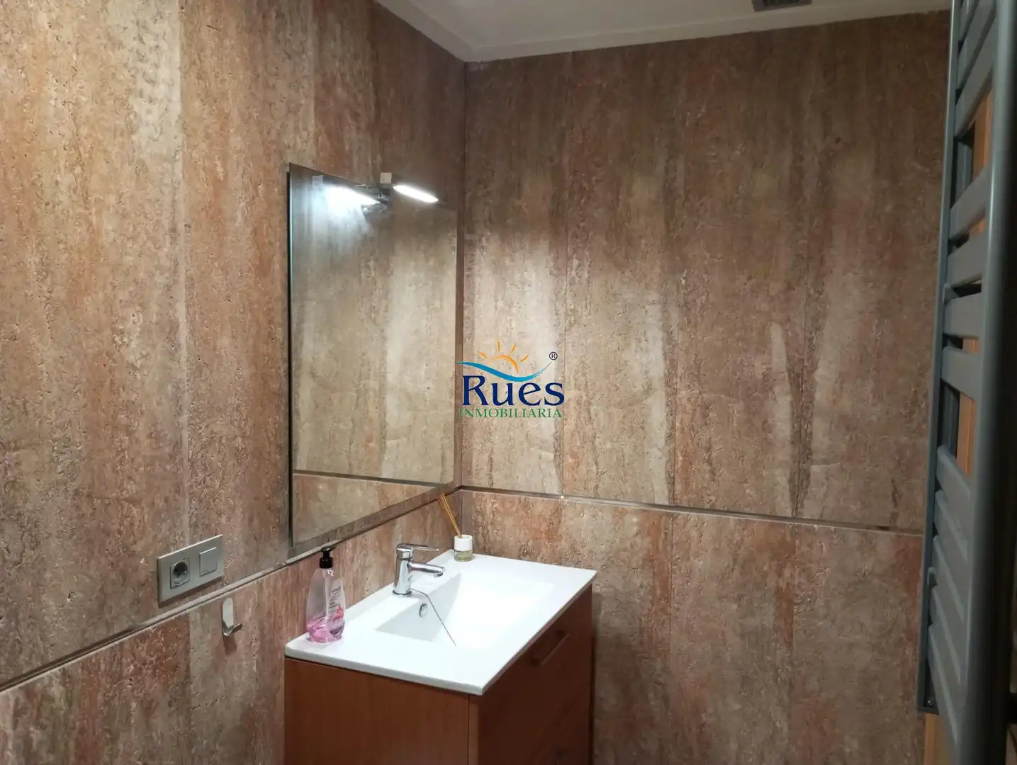 Badezimmer von Erdgeschoss zum Verkauf in Oropesa del Mar / Orpesa mit Heizung, Terrasse und Abstellraum