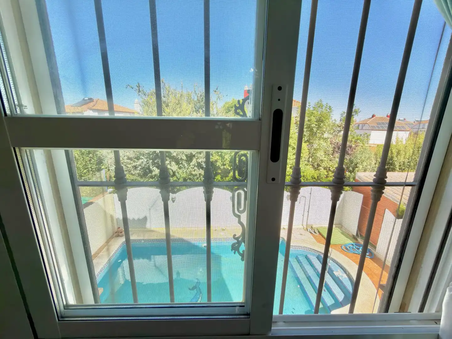 Swimming pool of Houses for sale in Gines, Sevilla
