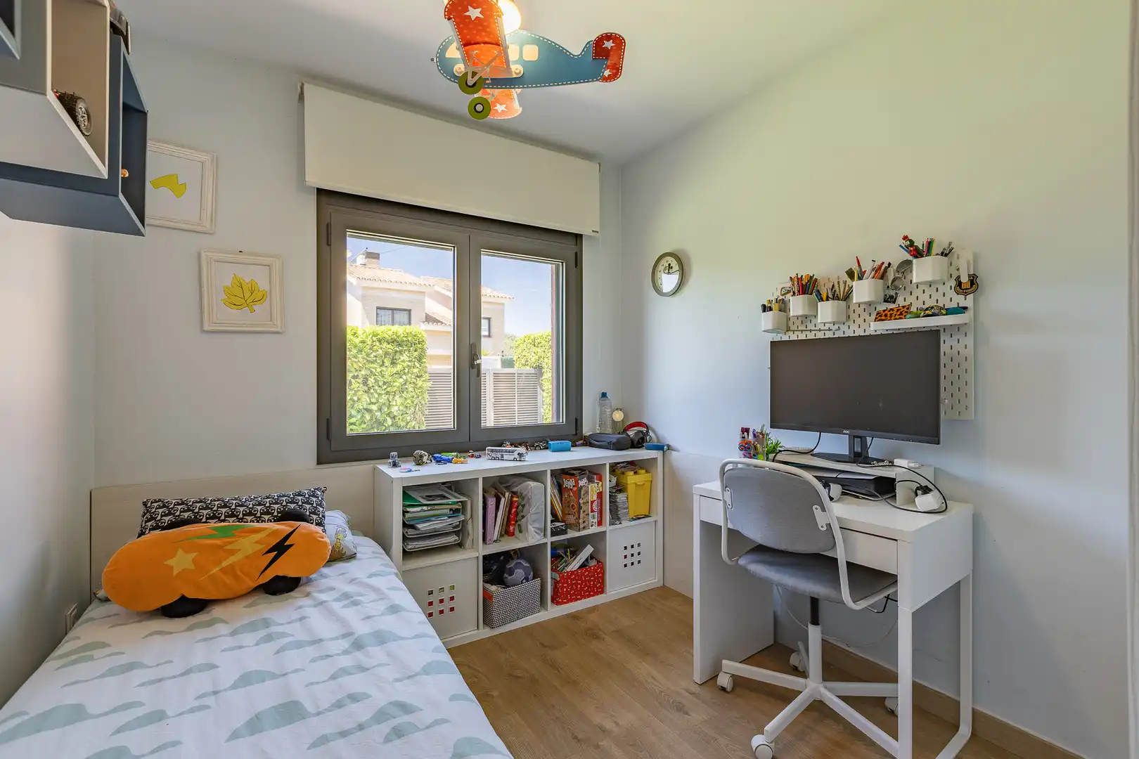 Dormitori de Casa o xalet en venda en Castellar del Vallès amb Aire condicionat, Calefacció i Jardí privat
