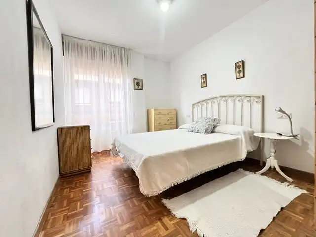 Habitación de Apartamento de alquiler en Gijón  con Aire acondicionado, Calefacción y Amueblado