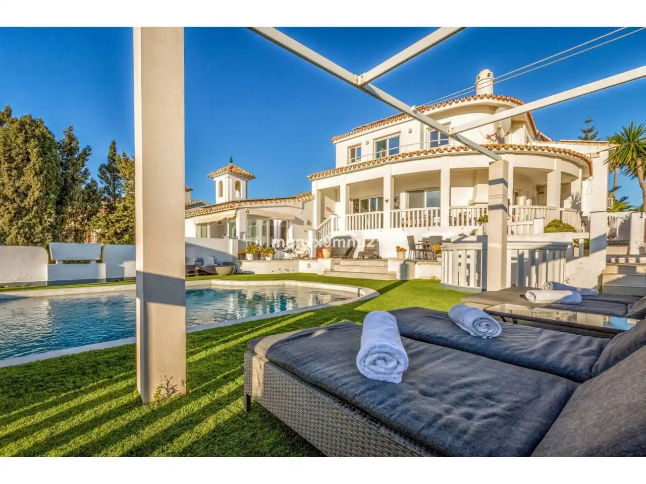 Vista exterior de Casa o xalet en venda en Mijas amb Aire condicionat, Calefacció i Jardí privat