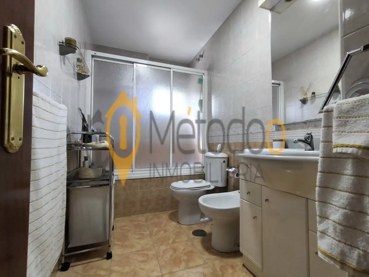 Bathroom of Flat for sale in Sevilla  with Air Conditioner, Heating and Furnished