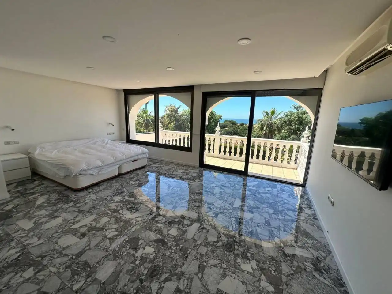 Dormitori de Casa o xalet de lloguer en Marbella amb Jardí privat, Terrassa i Piscina