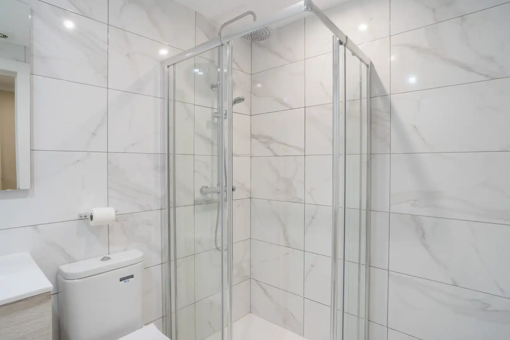 Baño de Planta baja en venta en Marbella con Aire acondicionado, Terraza y Piscina