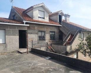 Vista exterior de Casa o xalet en venda en Vigo  amb Jardí privat, Terrassa i Traster