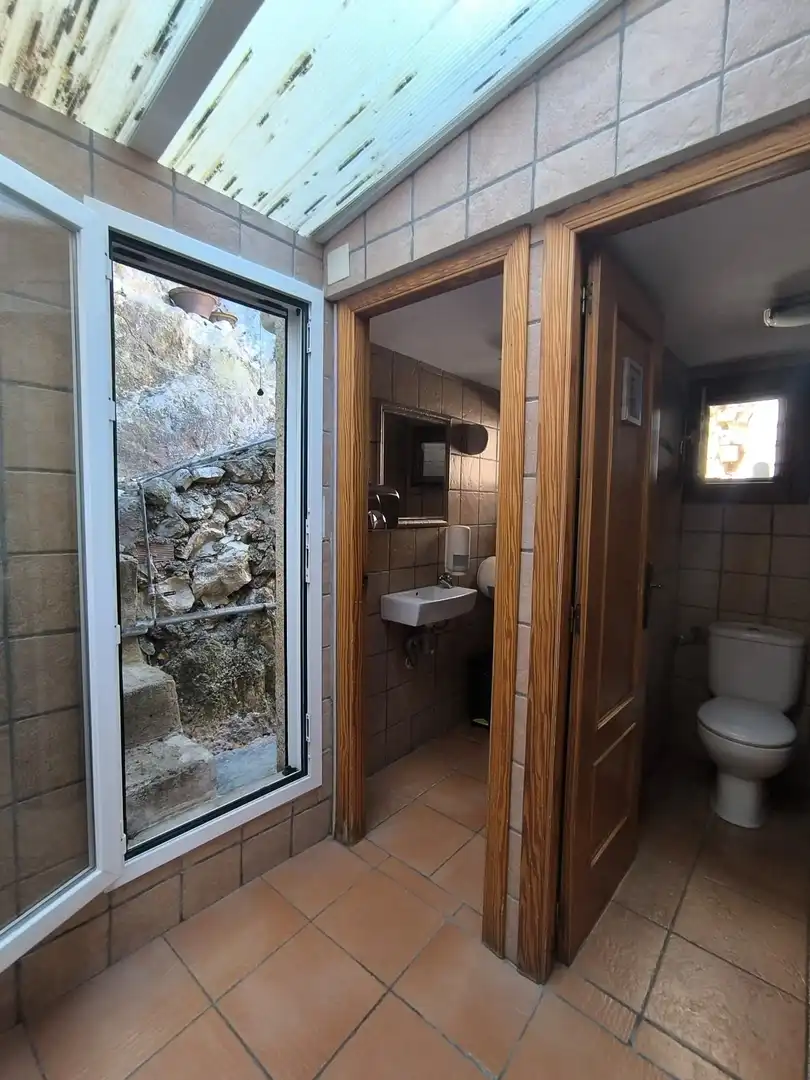 Baño de Local en venta en El Castell de Guadalest con Aire acondicionado y Amueblado