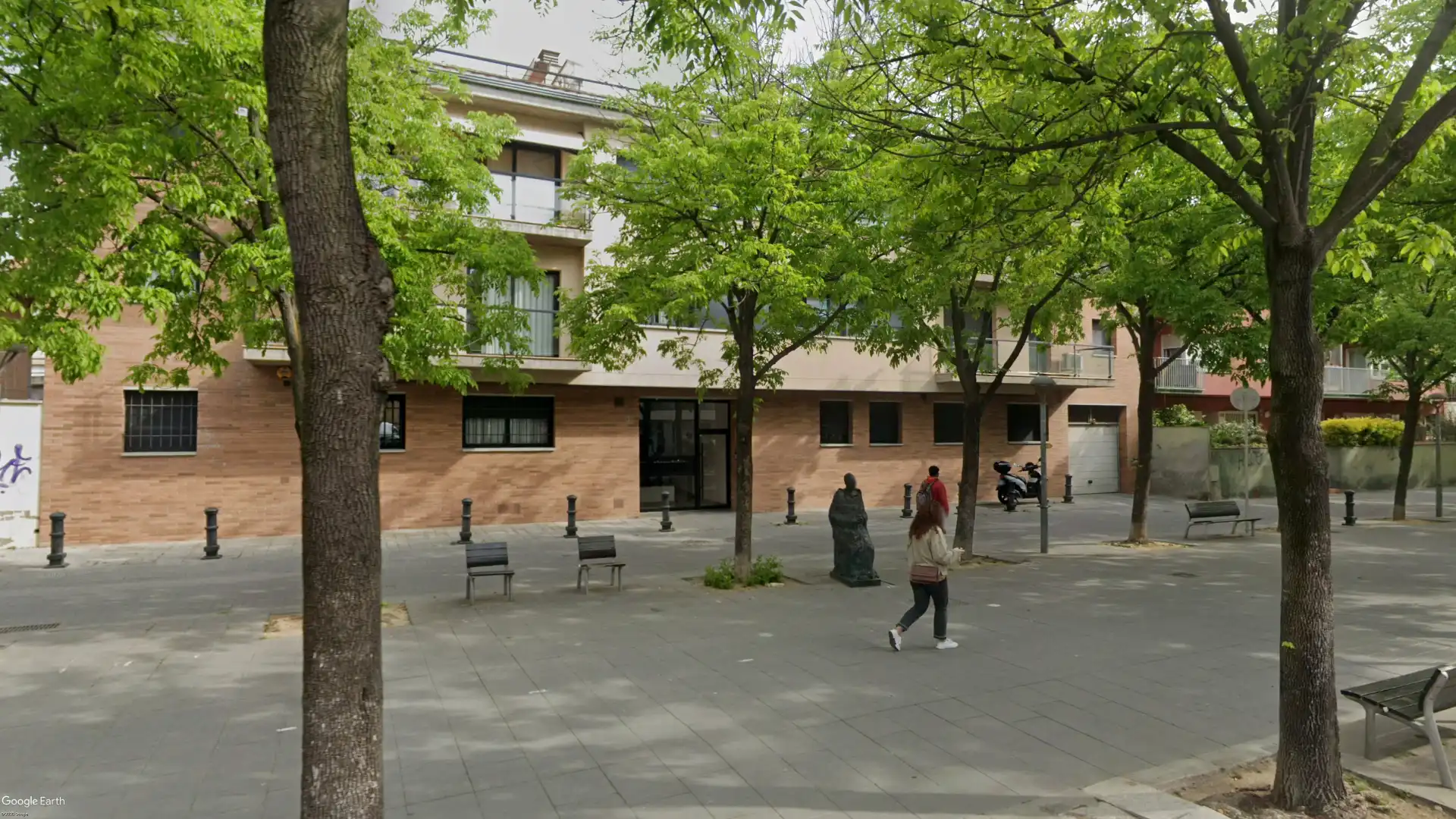 Außenansicht von Gebäude zum Verkauf in Salt