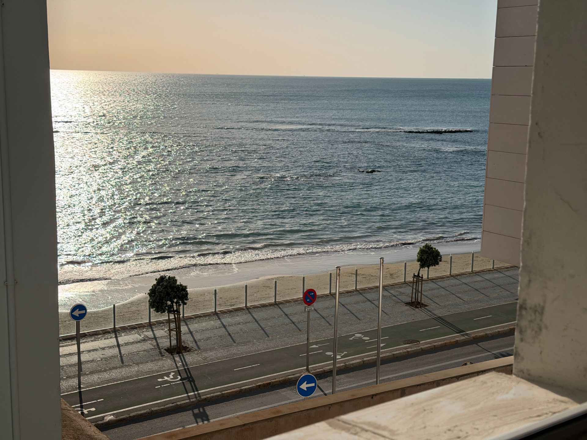 Vista exterior de Piso de alquiler en  Cádiz Capital con Aire acondicionado, Calefacción y Parquet